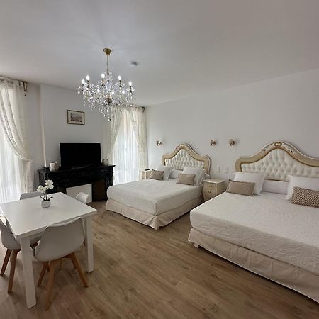 Studio Familial Du Cloitre Narbonne Exterior foto
