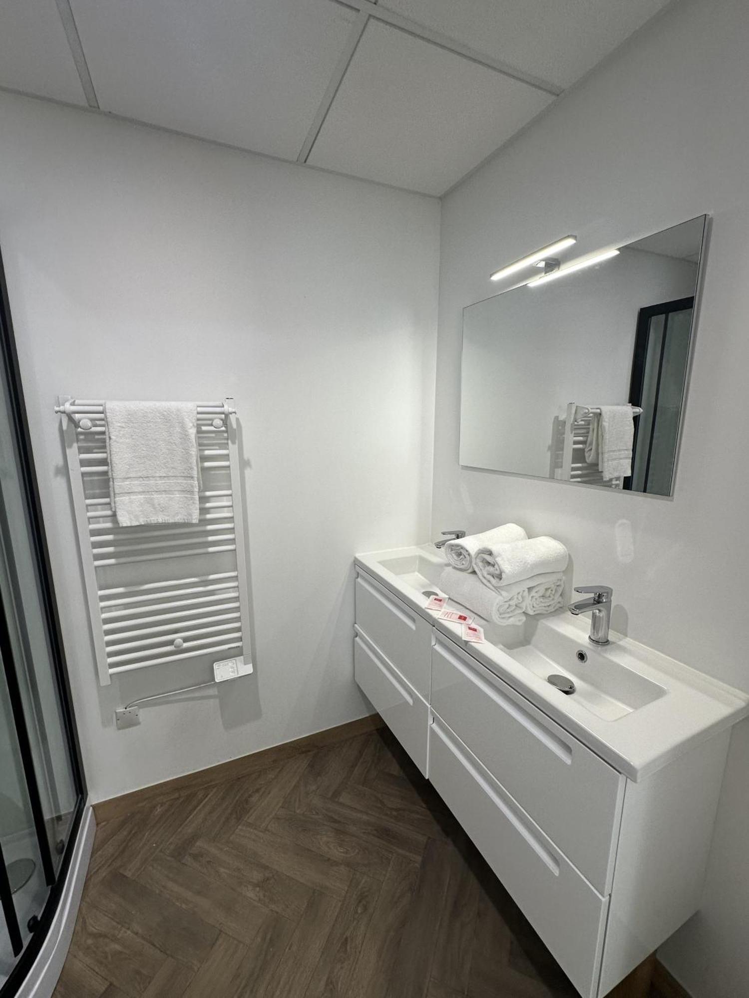 Studio Familial Du Cloitre Narbonne Exterior foto